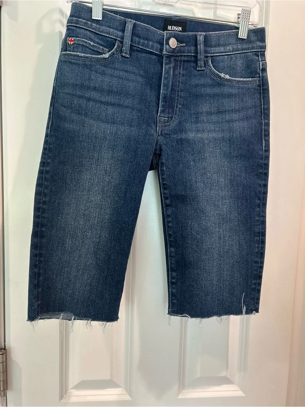 New NWT Hudson Jeans Mid Rise Raw Hem Denim Bermuda Shorts Women’s 27